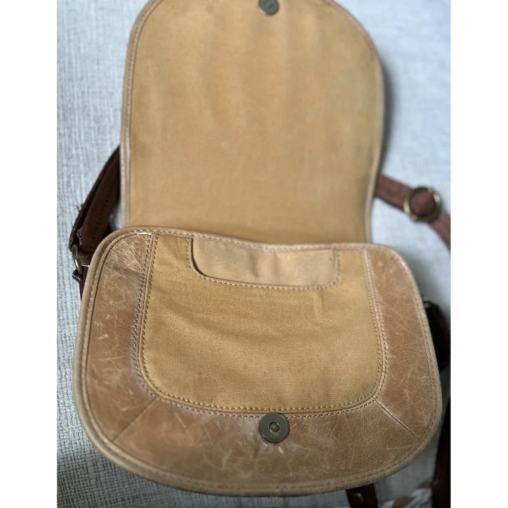 The Sak Crossbody Purse Tan Leather Embroidered Peace Sign Saddle Bag Boho